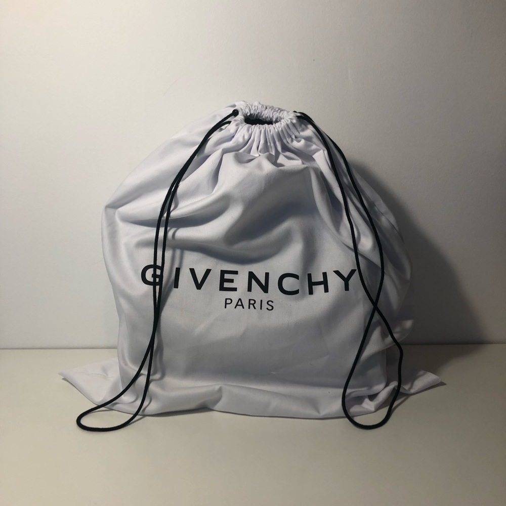 Givenchy Small Antigona Croc Embossed Purse - Picture 16 of 16